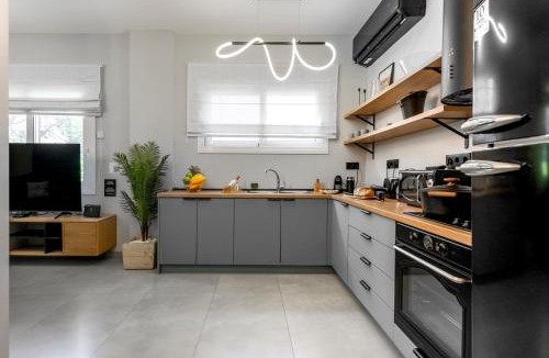 Filopappou Apartment | Callisto Family Apartment for 6 near Acropolis & Philopappou