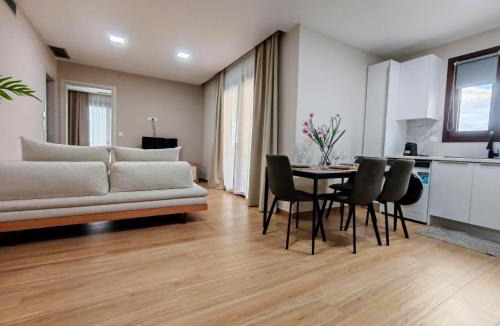 Tirintha Apartment | Cyclopean View Suites