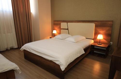 Vitomiricë Hotel | Hotel Antika