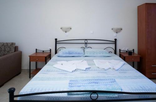 Spoa Hotel | TO VOTSALO-beach side studios & taverna