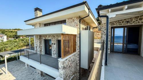Aristotelis Villa | Eosea Selene