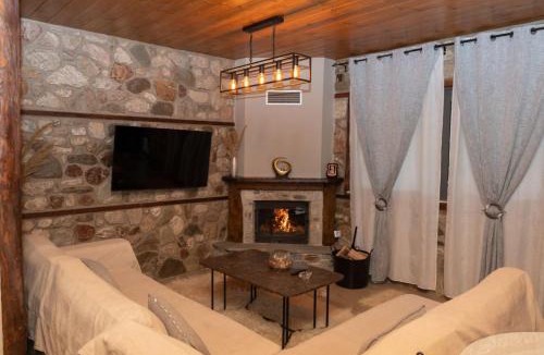 Mouzaki Villa | Bacco Village House