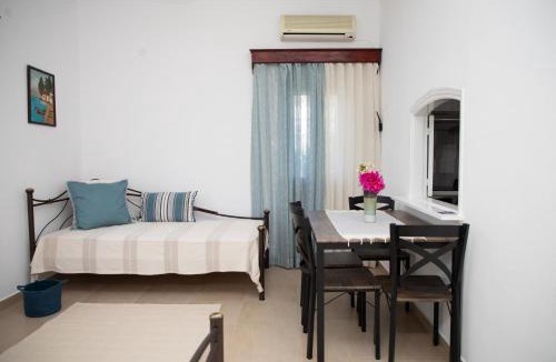 Alinda House | Artianna, holiday home in Alinda, Leros