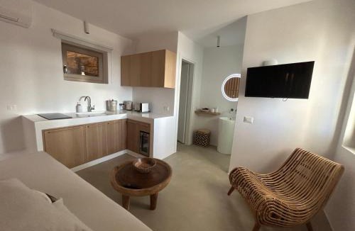 Folegandros Town Apartment | ANDELIAS Signature Suites