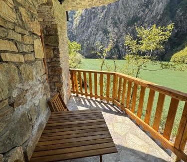Shkoder County House | Te Konaku, Komani Lake