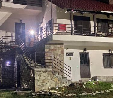 Kalivia Filaktis House | Το σαλέ της λίμνης