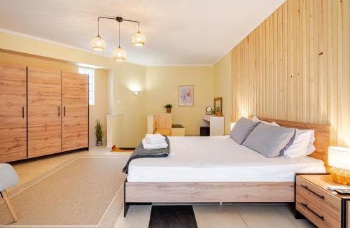 Ano Poli Apartment | Fab Maisonette 100m2 - Private courtyard - JK 7towers -Old City Center