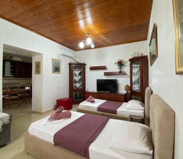 Qeparoi i Siperm Apartment | FarmHouse Qeparo