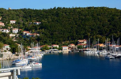 Kioni House | Zaros House. Two-Bedroom Traditional House with Sea Views in Kioni.