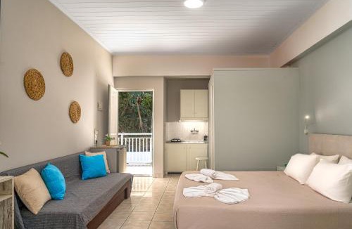 Akrotiri Apartment | Elena's Seafront Deluxe Studios