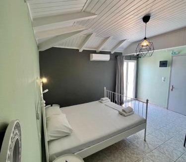 Ag. Georgios Apartment | Issos Studios