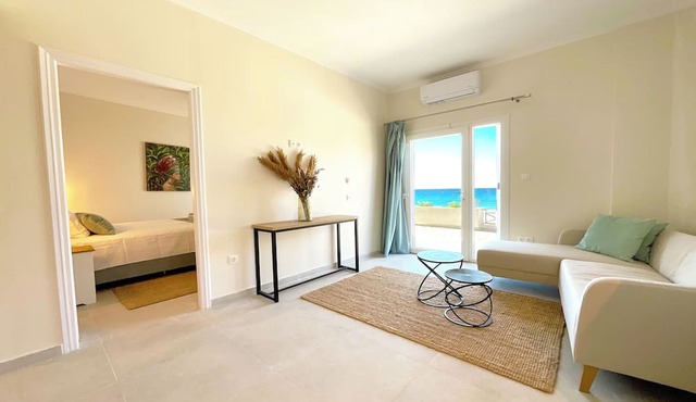 Beachfront 4-bed Luxury Suite - Agios Gordios Corfu Greece