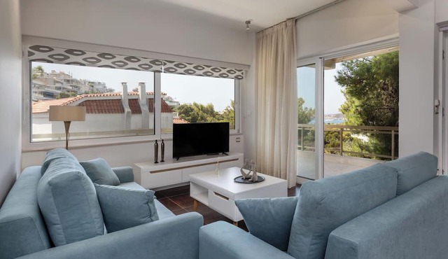 Relux Sea View 2BD Apartment by BluPine