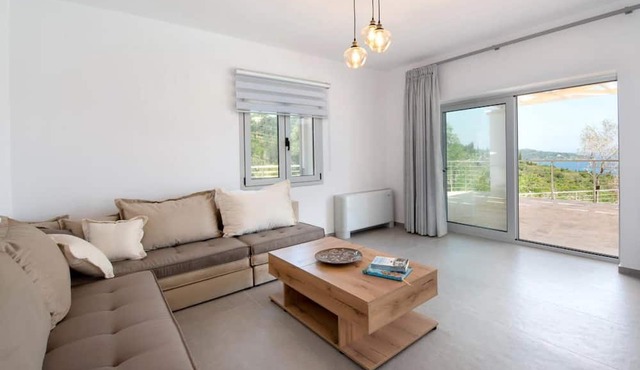 Vasiliki Villa - Charming 4 BR Villa With Pool and sea Views