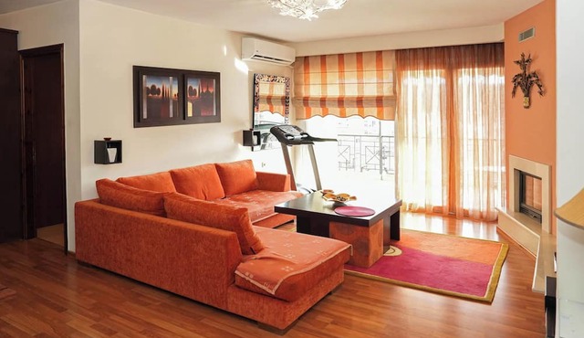 Central Grevena Retreat With Mountain Views