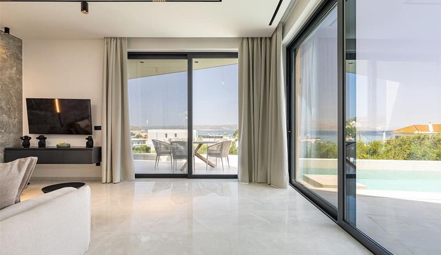 Bella Casa - Newly Built Designer Villa in Kalyves