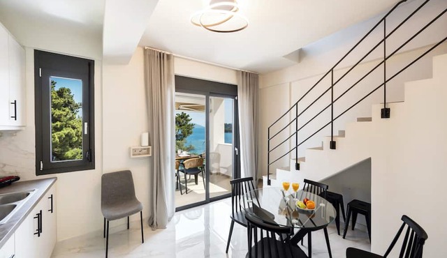 N&G Deluxe Maisonette