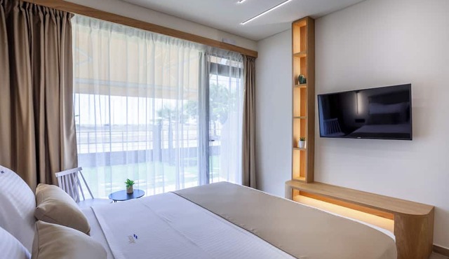 Aliston Deluxe Living - Adults Only