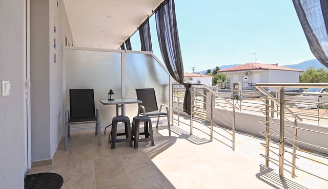 Aigli Garden Getaway, Steps From Vrasna Beach
