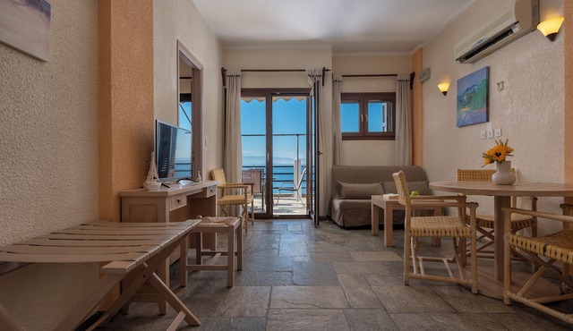 Agnanti Hotel & Apartments