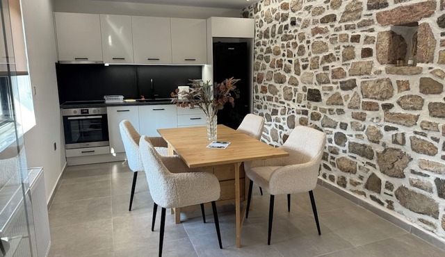 Villa Sitaralona stone house near lake Trihonida in Sitaralona