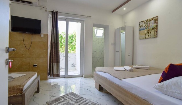 Studio Room w Balcony 6 min to Beach in Montenegro in Ulcinj