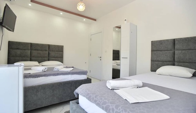 Studio w Balcony 6 min to Beach in Montenegro