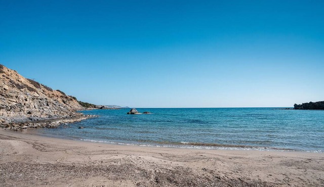 Country House 'Lazrous Villa' with Private Pool, Wi-Fi and Air Conditioning