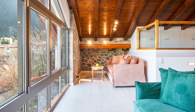 Villa 'M Z Happiness Chalet' with Mountain View, Wi-Fi and Air Conditioning