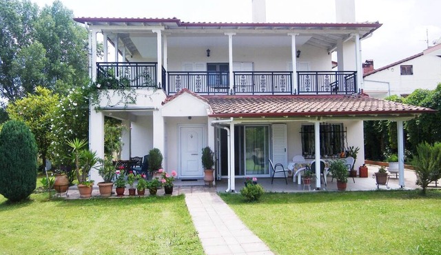 Villa with garden near Plaka Litochoro and Leptokarya, under Olympus in Dio-Olympos