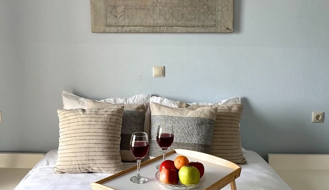 4BR Newly Renovated Retreat Tranquil Coastal Haven in LIMENAS CHERSONISOU