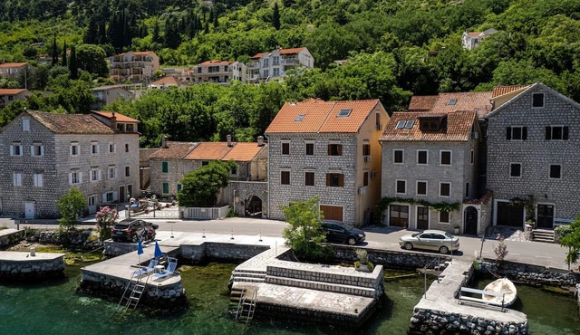 Historic Waterfront Apartment