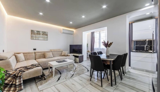 Shkodra Living | Modern 1BR Near City Center by PikHost