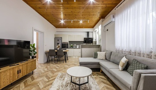 Konak Olive Guesthouse | Heart of Vlora by PikHost