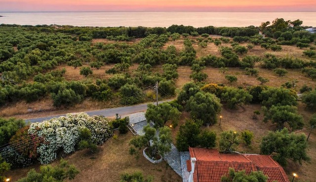 Kartelas Garden Escape, Country House near the Sea