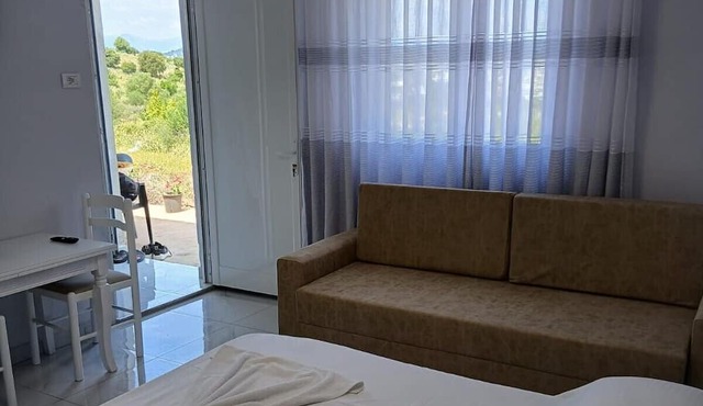 Lovely Seaside 1-bedroom apartment in charming Ksamil