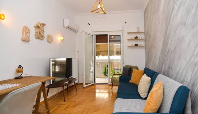 Athens Elegant Apartment next to Acropolis, Metro stop Fix