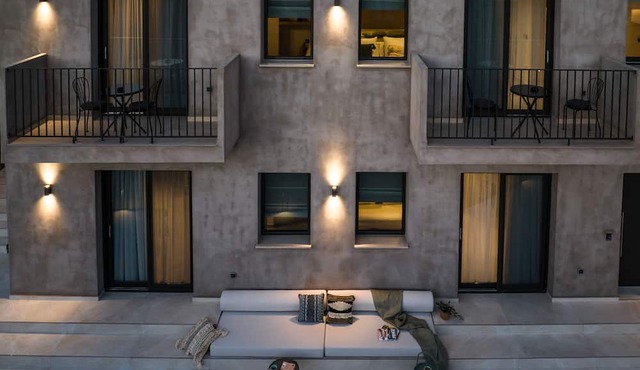 Topos Suites