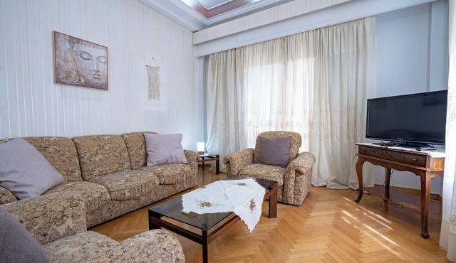 Retro 2-Bdrm House Near Metro in Heraklion by ΜΡS