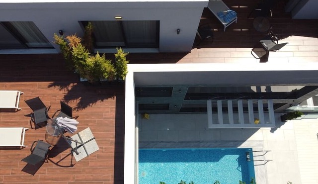 LUXSUITES