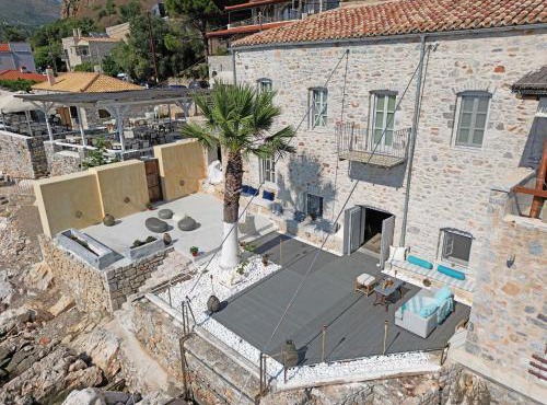 Takis Limeni House