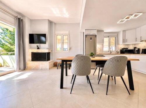 Coastal Escape - Modern 2BR Maisonette by ΜΡS