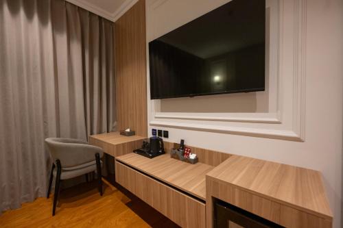 Hotel By Holiday