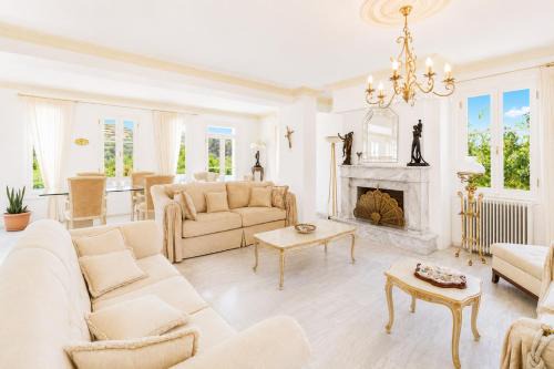 Villa Cypress with Private Pool and Mountain Views