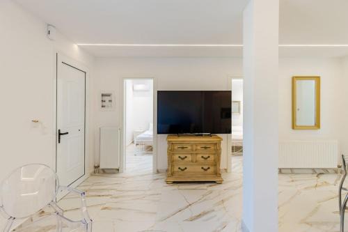 Forty-Two Bright 2-Bedroom Retreat in Molaoi