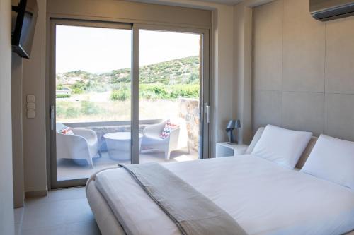 Stone Luxury Suites in Agioi Apostoli