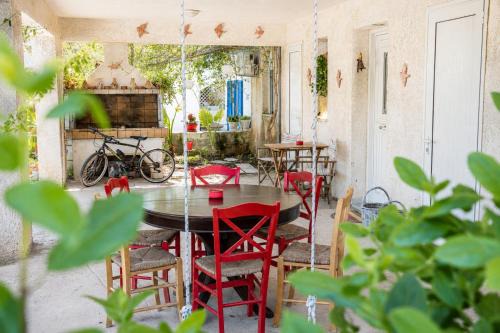 Marilia GuestHouse - Seaside Retreat in Evia