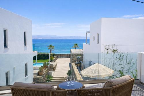 Akoya Pearl Villa - Sea Front in Ambelas
