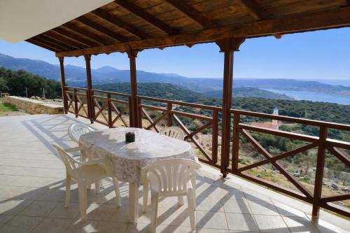 Ionian Balcony Dreamy Haven in Kefalonia w Sea View