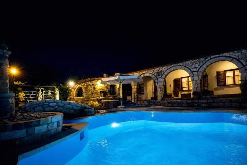 Saltos Village House - Peaceful Poolside Retreat